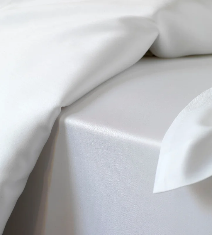 Moisture - Wicking Cotton Sheets for a Dry and Comfortable SleepWhite Luxury 600 Thread Count 100% Cotton Fitted Sheet