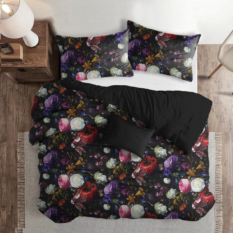 Zipper - closure duvet covers for easy removal and washingCrystal's Bouquet Black/Floral Bedding