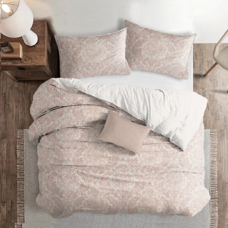 Patchwork duvet covers with a variety of fabric pieces sewn together for a rustic charmDamaskus Linen Blush Bedding