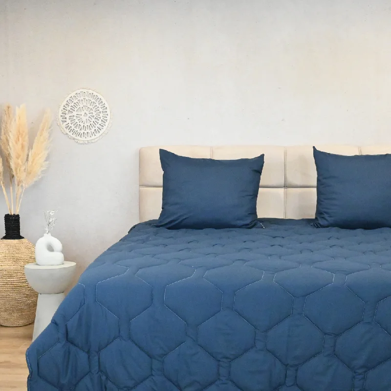 Affordable duvet covers for those on a tight budgetHappyDuvet Dark Blue - All season Coverless duvet