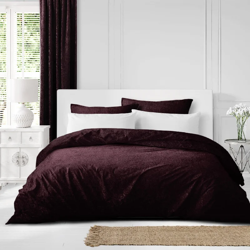 Silk duvet covers for a smooth and elegant touchJuno Velvet Bordeaux Bedding