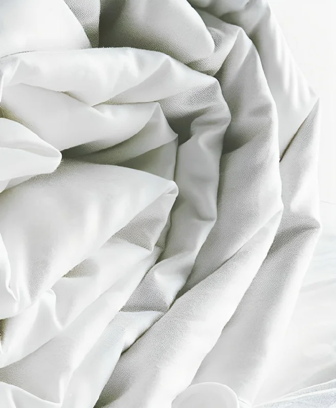 Thermal - regulating duvet covers to keep you warm in winter and cool in summerLuxeport Premium Duvets - Light