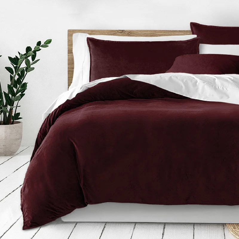 Floral - printed duvet covers for a romantic and feminine touchVanessa Merlot Bedding